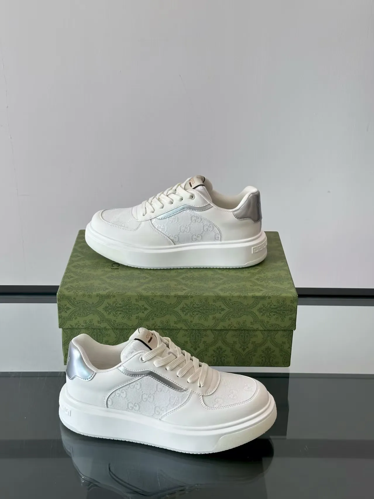 P460. New men's shoes GUCCI [Lightning] latest shoes shipped. Original quality, fashionable, special materials, sheepskin lining, new packaging. The foot feels super comfortable and the workmanship is impeccable. Size: 38-45, white lining. No. 058
